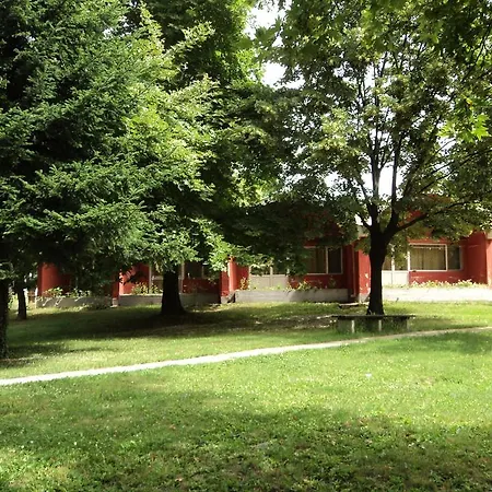 Stroitel Resort *